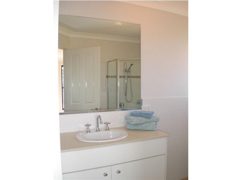 5 Koma Place, Bega NSW 2550