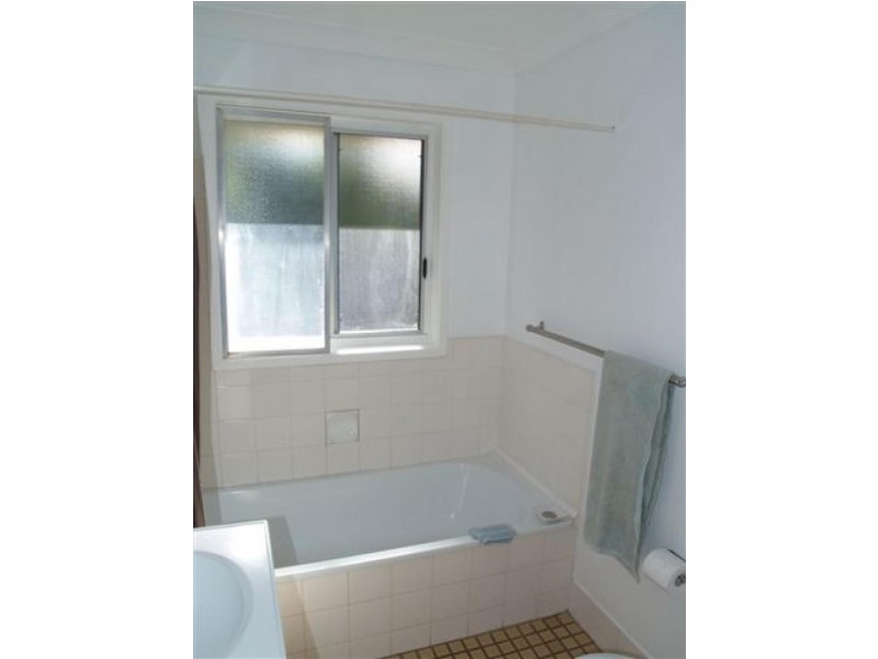 96 Ravenswood St, Bega NSW 2550