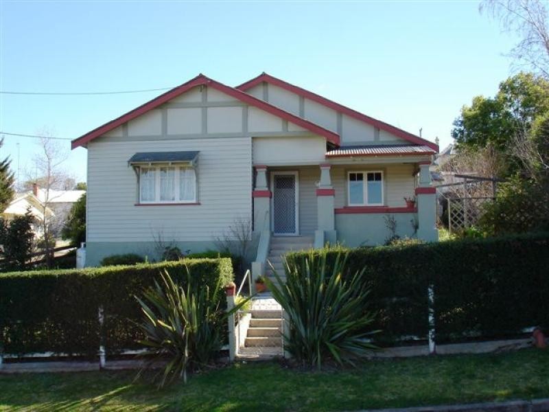 1 Gordon St, Bega NSW 2550