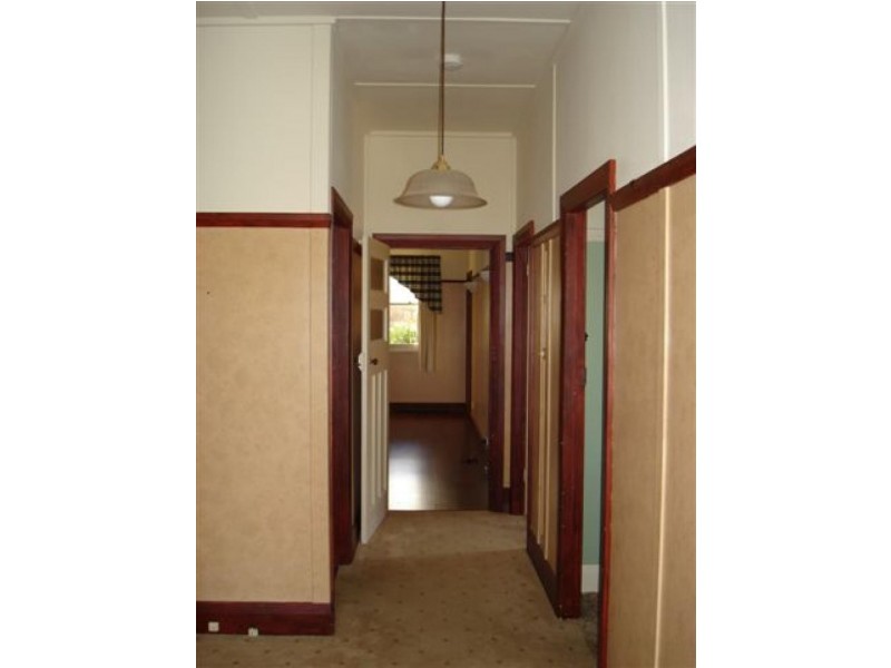 1 Gordon St, Bega NSW 2550