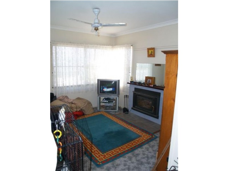 8 Blomfield Ave, Bega NSW 2550