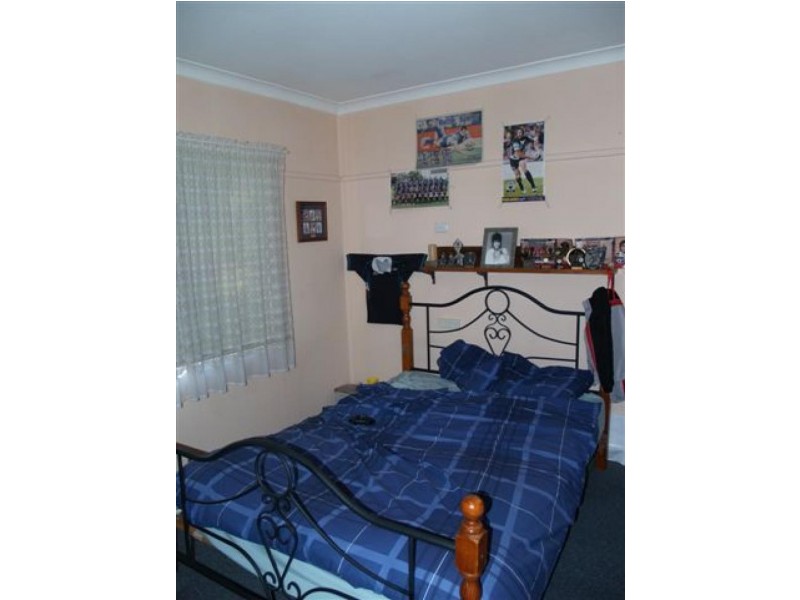 8 Blomfield Ave, Bega NSW 2550