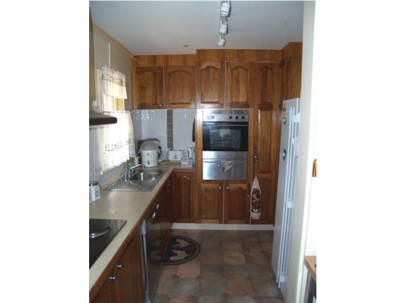 27 Girraween Crescent, Bega NSW 2550