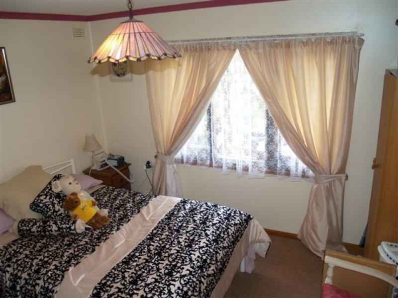 27 Girraween Crescent, Bega NSW 2550