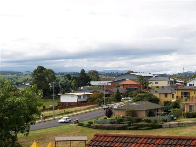 27 Girraween Crescent, Bega NSW 2550