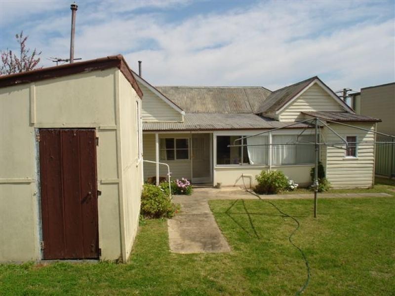 6 HEATH STREET, Bega NSW 2550