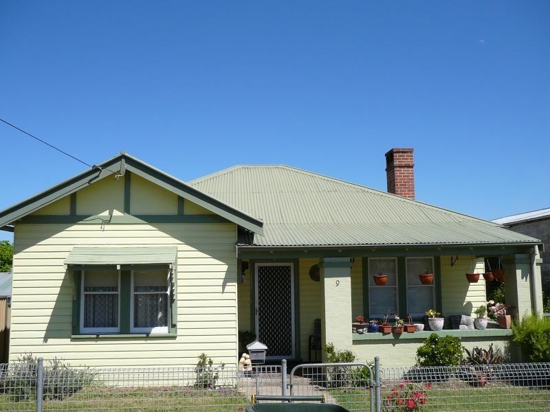 9 Peden Street, Bega NSW 2550