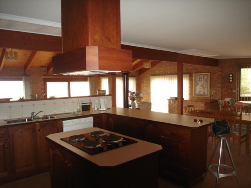 2 Abelia Court, Tura Beach NSW 2548