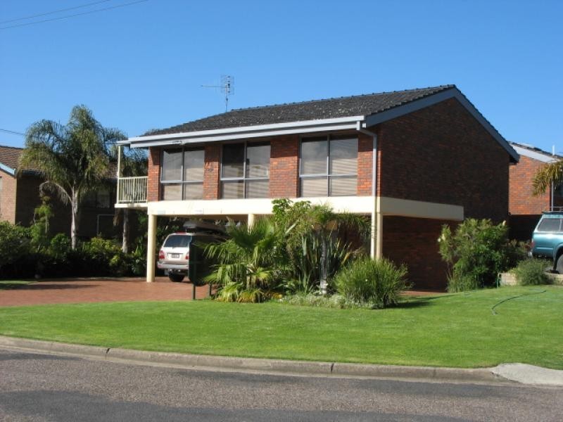 Unit 2/5 Calendo, Merimbula NSW 2548