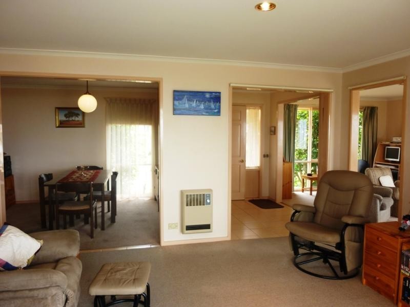 8 Golf Circuit, Tura Beach NSW 2548