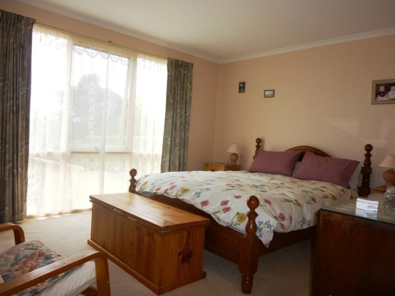 8 Golf Circuit, Tura Beach NSW 2548