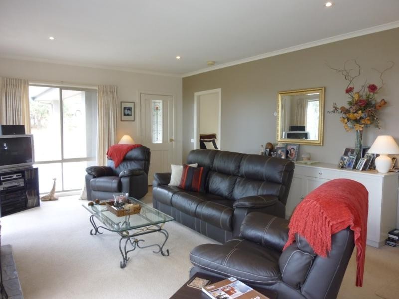 64 Stringybark Place, Millingandi NSW 2549