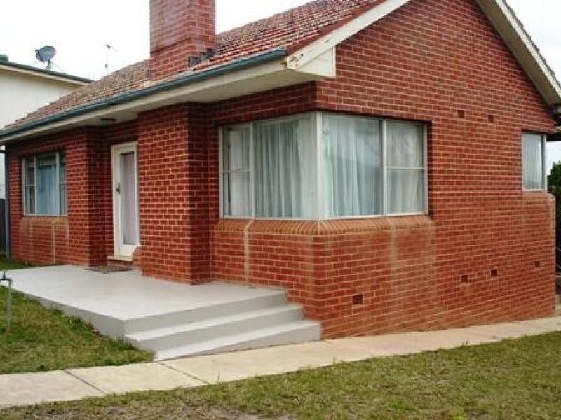 8 Lakeview Avenue, Merimbula NSW 2548