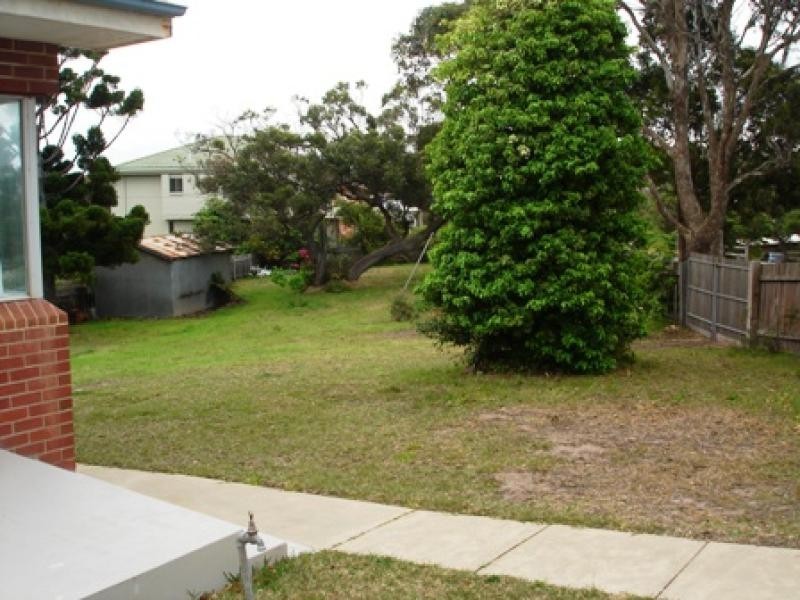8 Lakeview Avenue, Merimbula NSW 2548