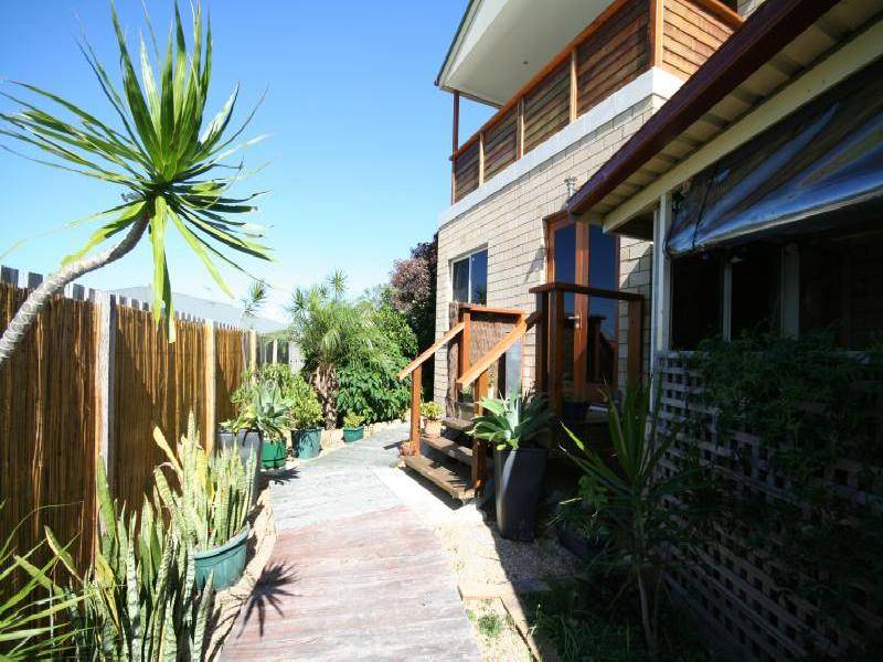 3 BAEKEA DRIVE, Elanora QLD 4221