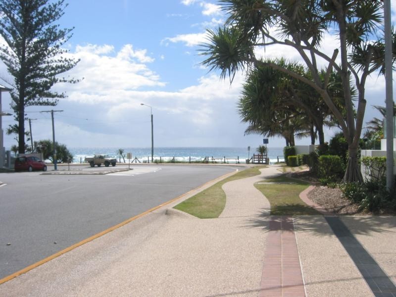 2/6 Tomewin Ave, Currumbin QLD 4223