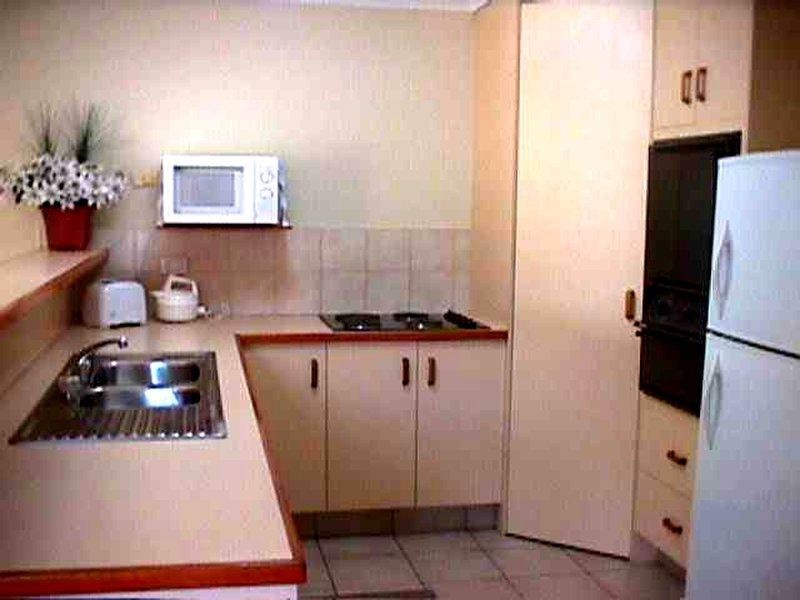 2/14 Walker Ave, Palm Beach QLD 4221