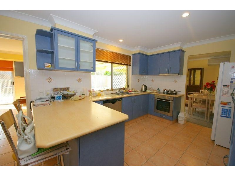 15 HOLBROOK WAY, Elanora QLD 4221