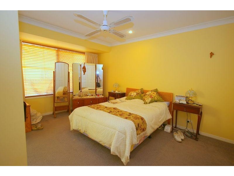 15 HOLBROOK WAY, Elanora QLD 4221