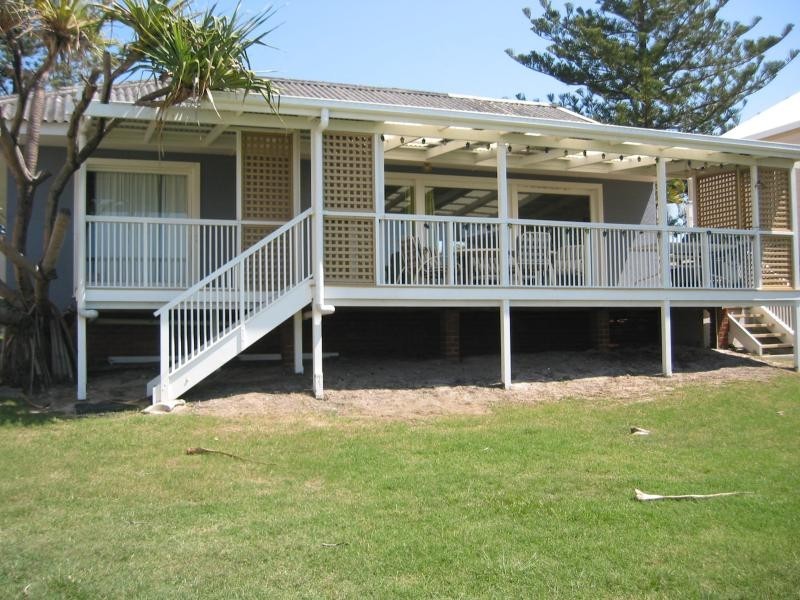 438 The Esplanade, Palm Beach QLD 4221