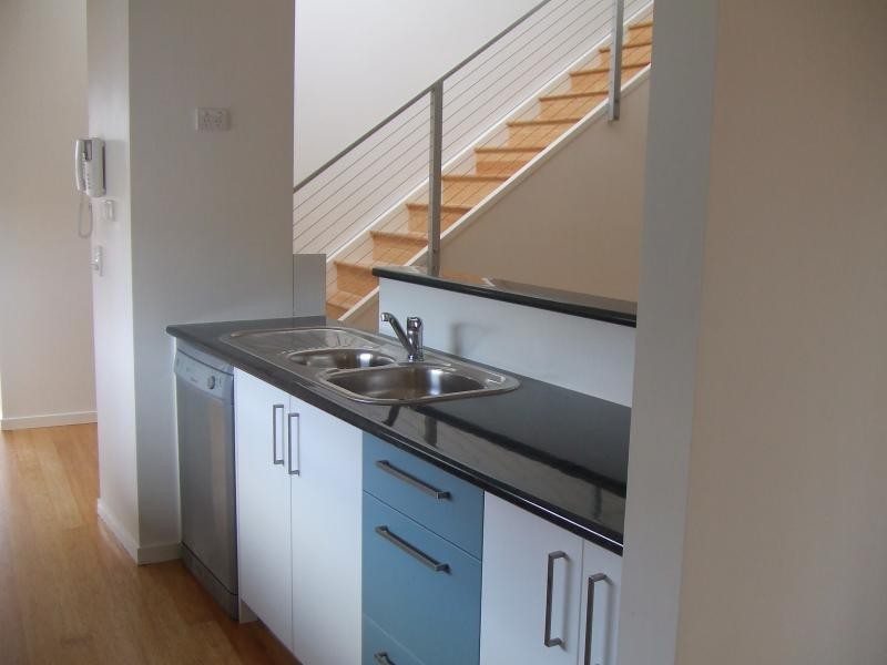 Unit 2/10 Guineas Creek Rd, Elanora QLD 4221