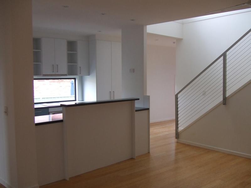 Unit 2/10 Guineas Creek Rd, Elanora QLD 4221