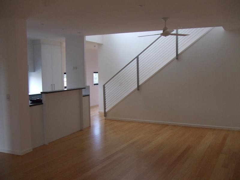 Unit 2/10 Guineas Creek Rd, Elanora QLD 4221