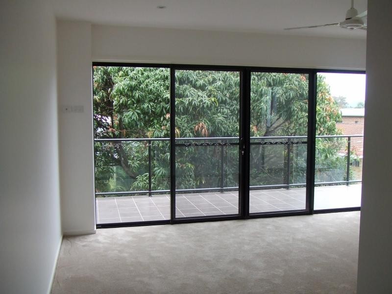 Unit 2/10 Guineas Creek Rd, Elanora QLD 4221