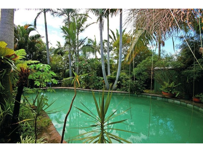 6 BEAUMONT COURT, Currumbin Waters QLD 4223