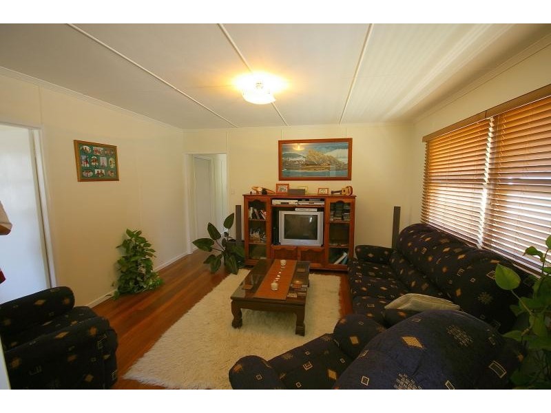 24 SIXTH AVENUE, Palm Beach QLD 4221