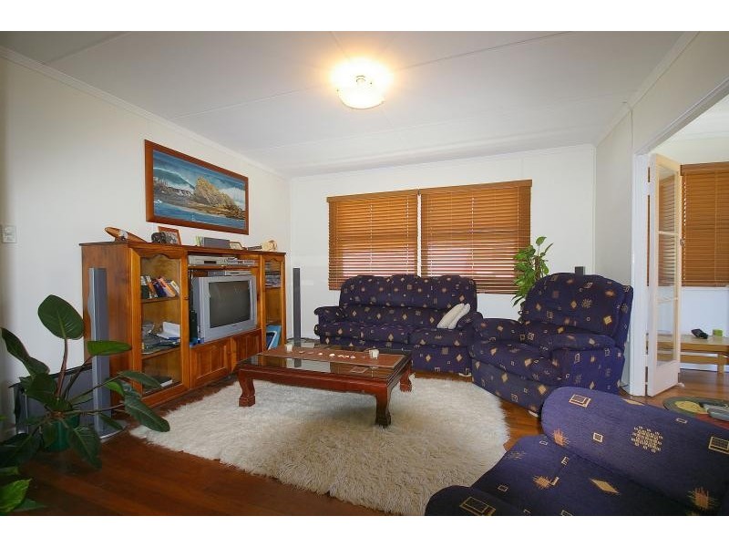 24 SIXTH AVENUE, Palm Beach QLD 4221