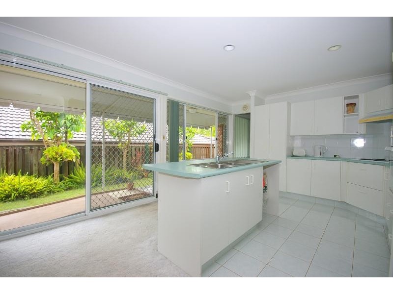 15 BANKSIADALE CLOSE, Elanora QLD 4221