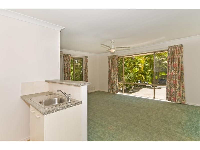 17 NOLLAMARA DRIVE, Elanora QLD 4221