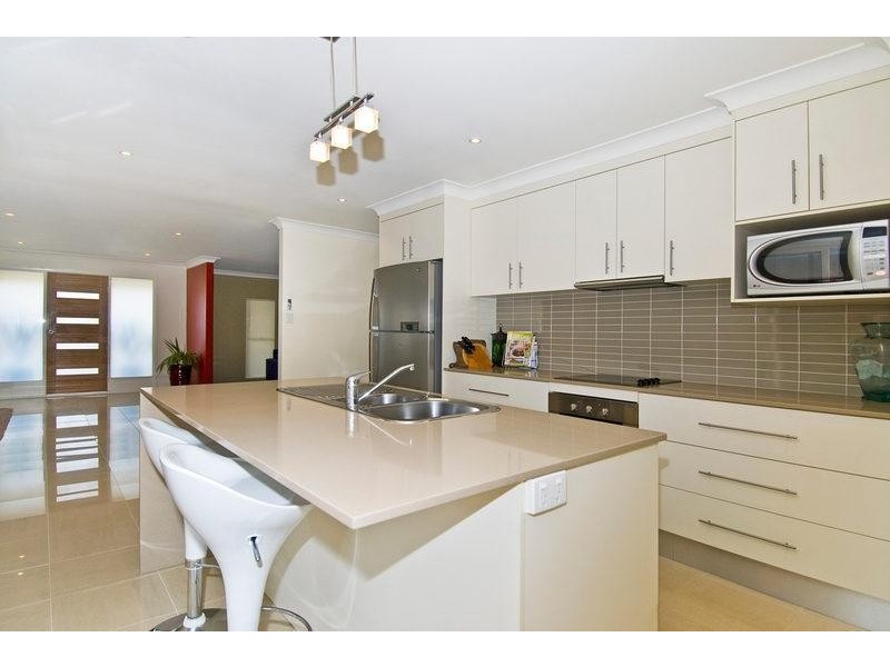 4 LINUM STREET, Palm Beach QLD 4221