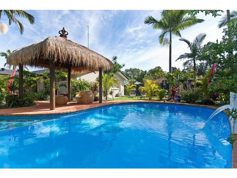 4 LINUM STREET, Palm Beach QLD 4221