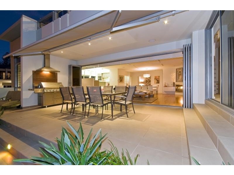 16 Hedges Avenue, Mermaid Beach QLD 4218