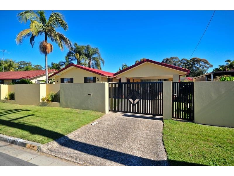 225 Mallawa Drive, Palm Beach QLD 4221