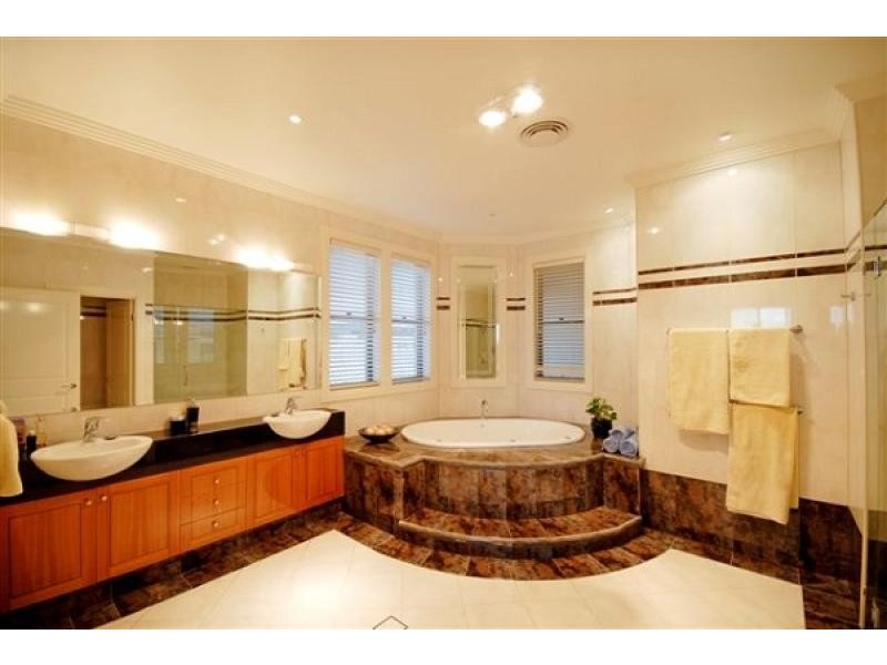 817 Legend Trail, Robina QLD 4226