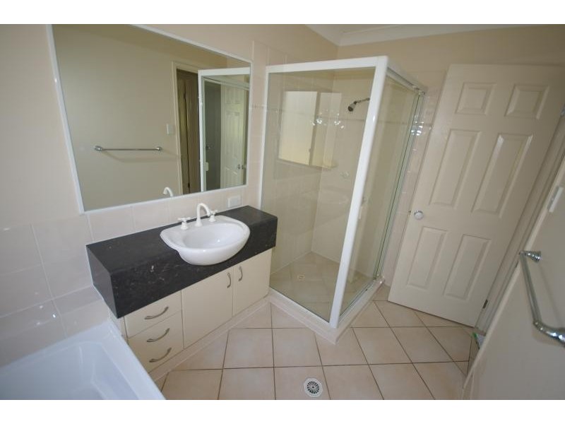 9 LAURINA COURT, Elanora QLD 4221