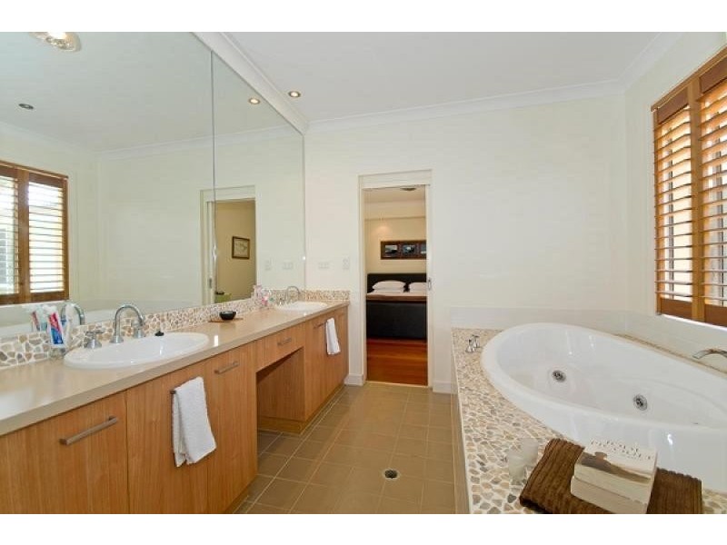 7 Samuel Drive, Tallebudgera QLD 4228