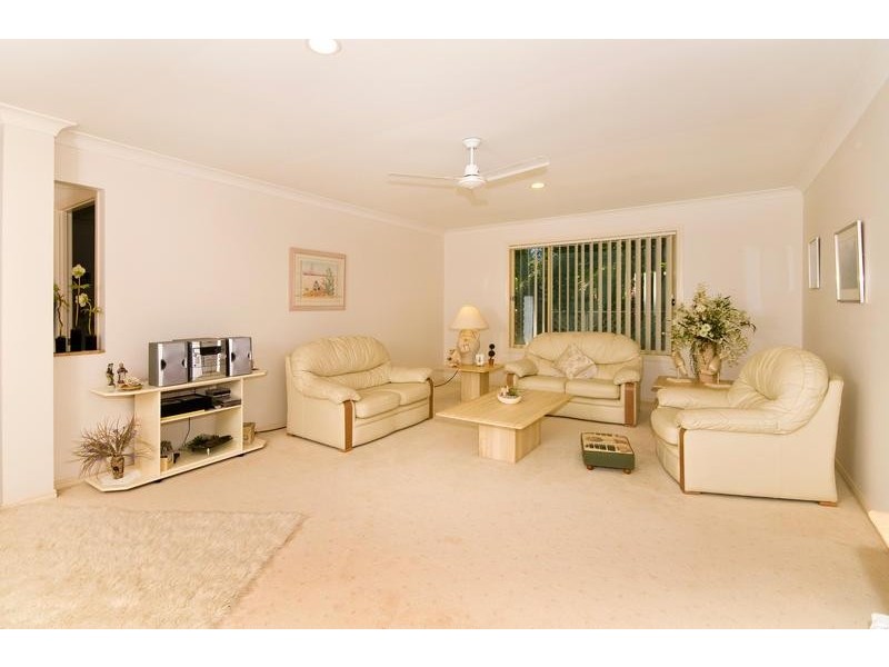 4 Hibertia Avenue, Elanora QLD 4221