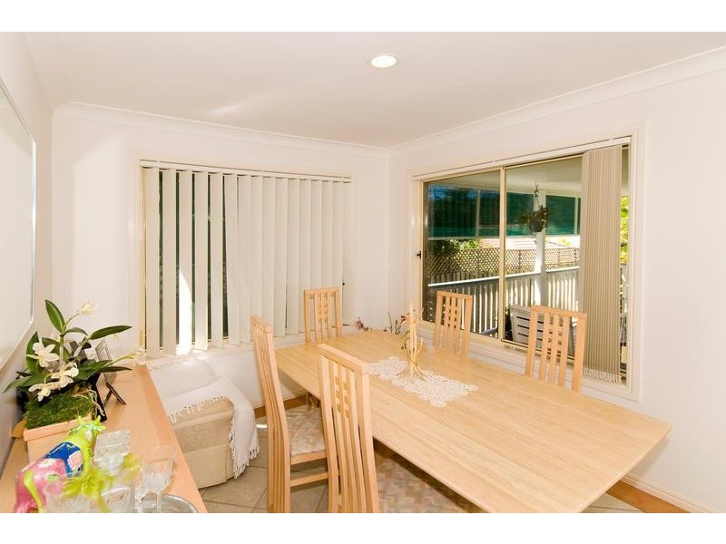 4 Hibertia Avenue, Elanora QLD 4221