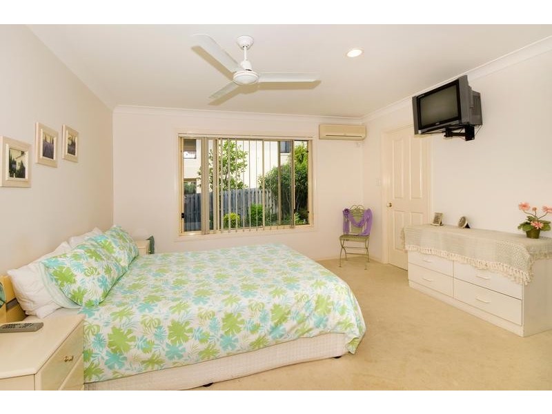 4 Hibertia Avenue, Elanora QLD 4221