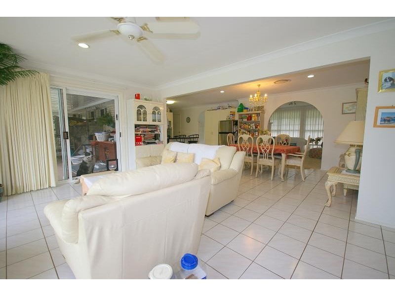 6 Mainsail Street, Currumbin Waters QLD 4223