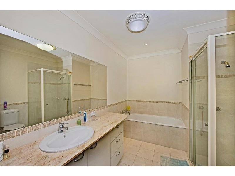 Unit 2/13 Ranier Crescent, Varsity Lakes QLD 4227