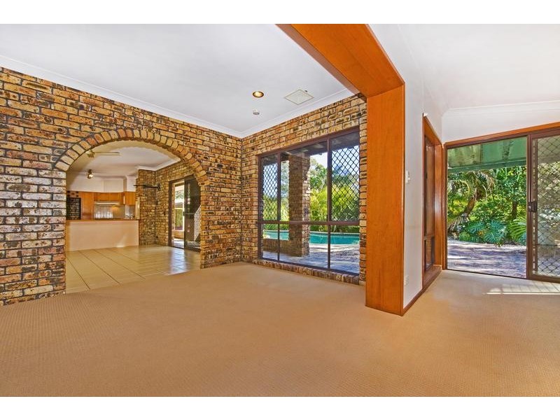 203 Simpsons Road, Elanora QLD 4221