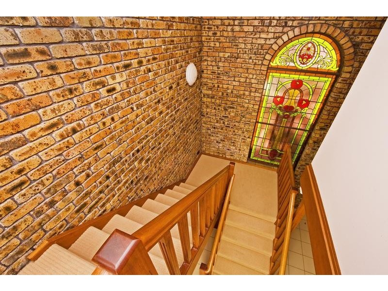 203 Simpsons Road, Elanora QLD 4221