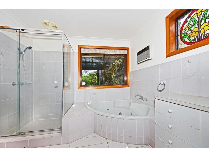 203 Simpsons Road, Elanora QLD 4221