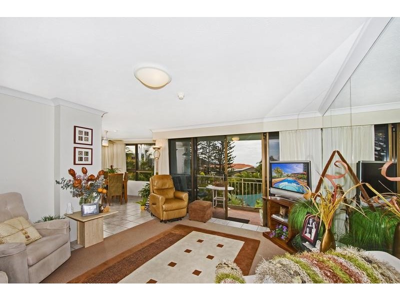 Unit 2E/969 Gold Coast Highway, Palm Beach QLD 4221