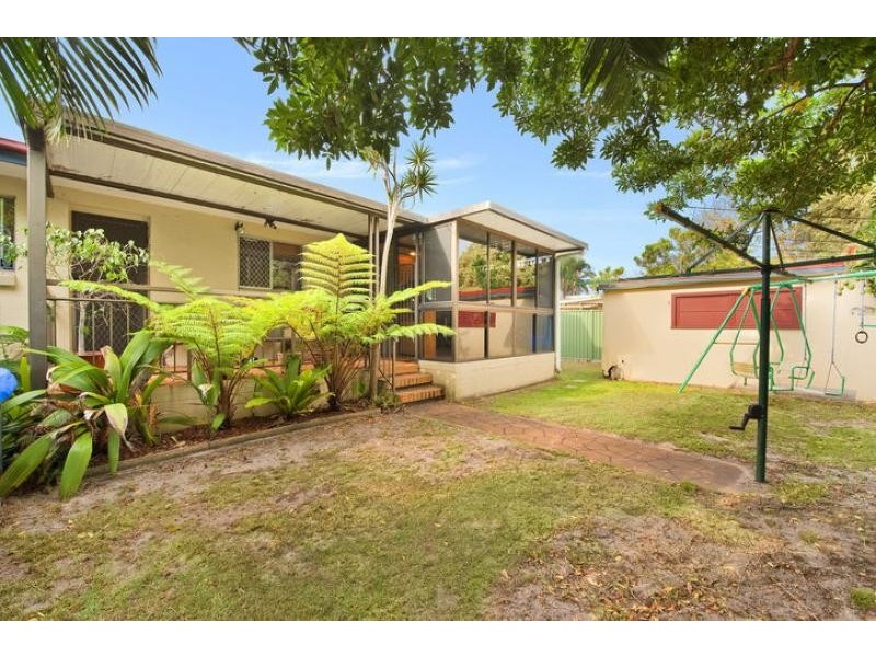 12 Iluka Street, Palm Beach QLD 4221